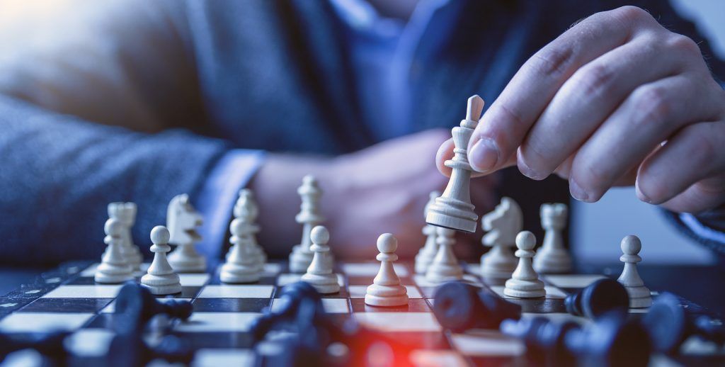 AI learns to play chess by studying game commentaries instead of